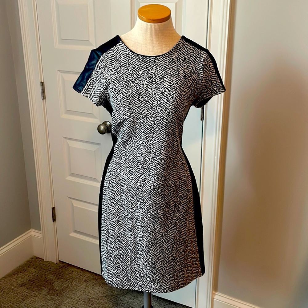 Karen Kane knit dress with faux leather details size Large